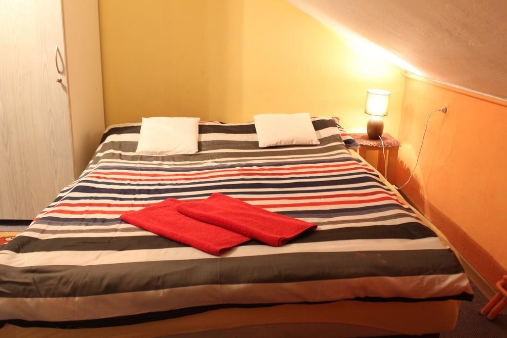 Pokoje Na Chmielnej 2 Hostel วอร์ซอ ห้อง รูปภาพ